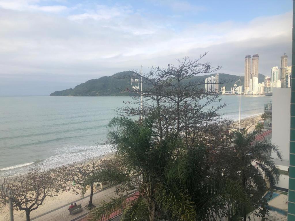 Апартаменты Baln Camboriu - Beira Mar Балнеариу-Камбориу Экстерьер фото