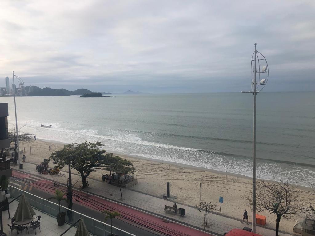 Апартаменты Baln Camboriu - Beira Mar Балнеариу-Камбориу Экстерьер фото